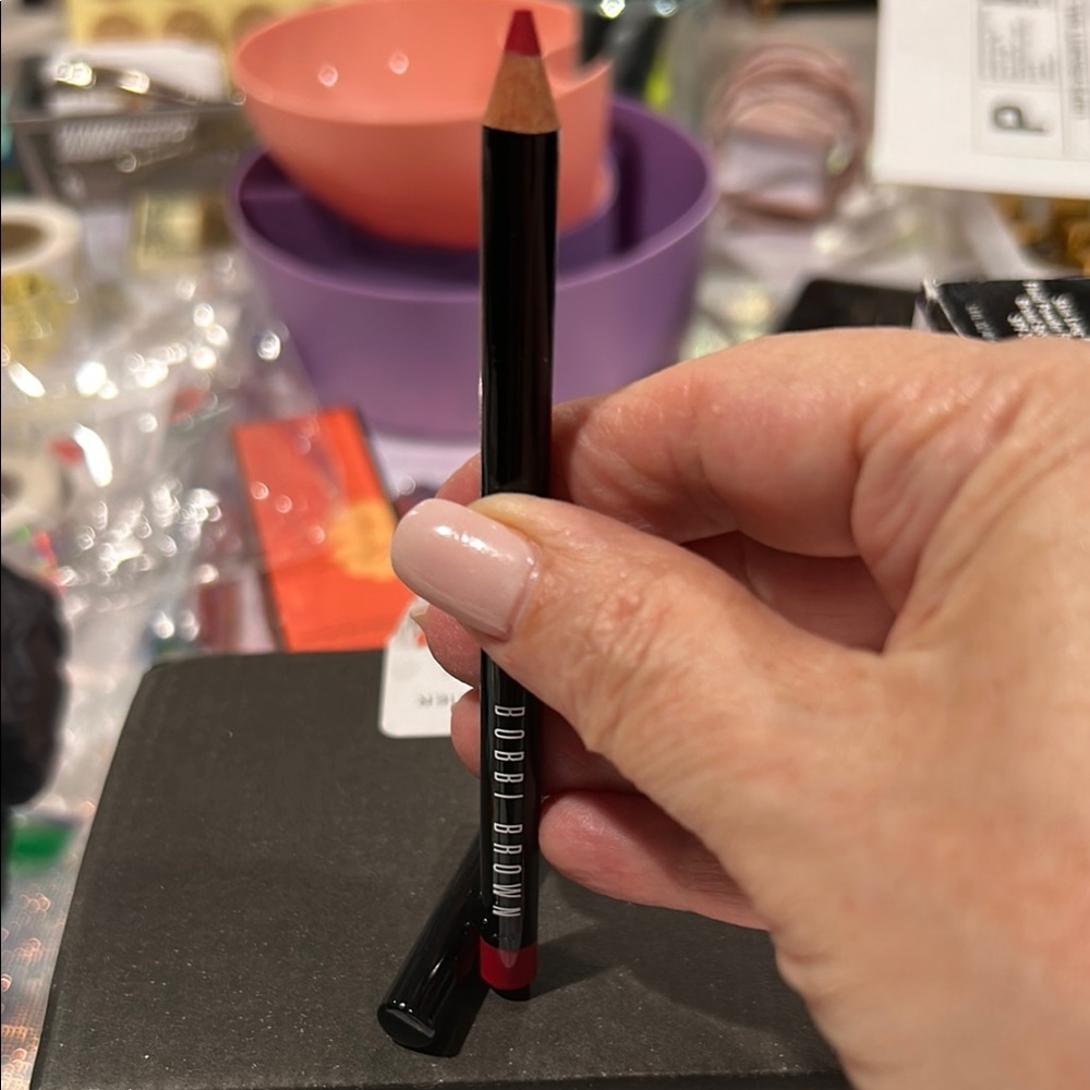 663. Bobbi Brown Lip Pencil in Red. New in Box. - Picture 4 of 5